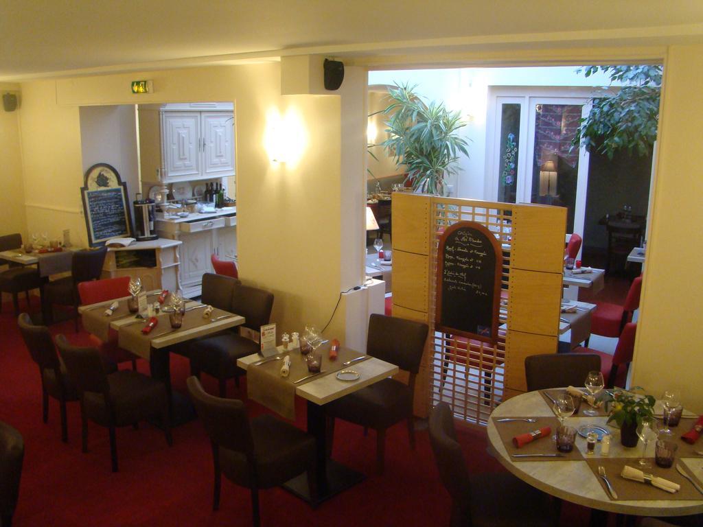 Logis Hotel De France Rochechouart Exterior photo