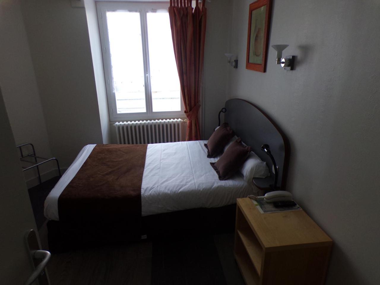 Logis Hotel De France Rochechouart Exterior photo