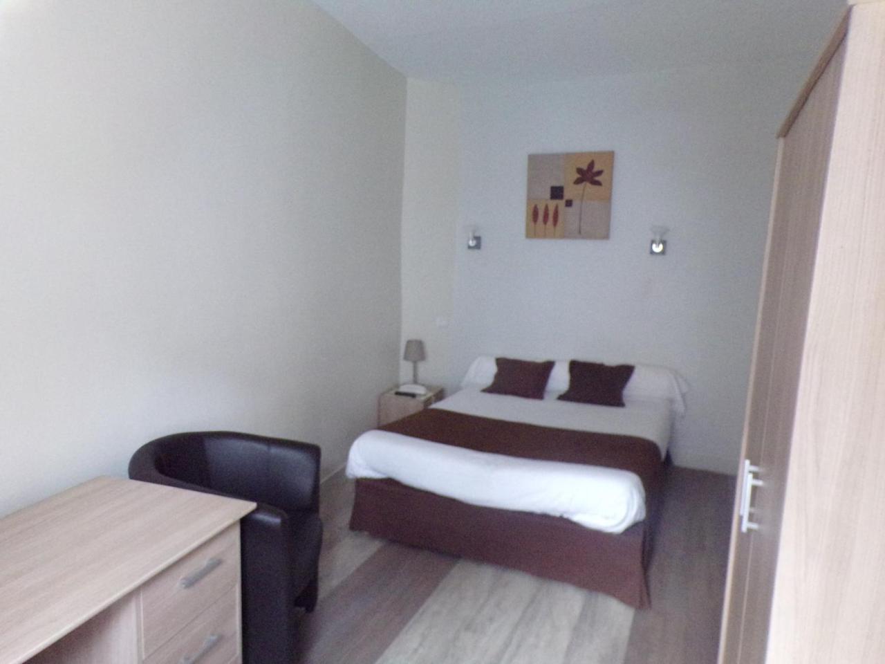 Logis Hotel De France Rochechouart Exterior photo